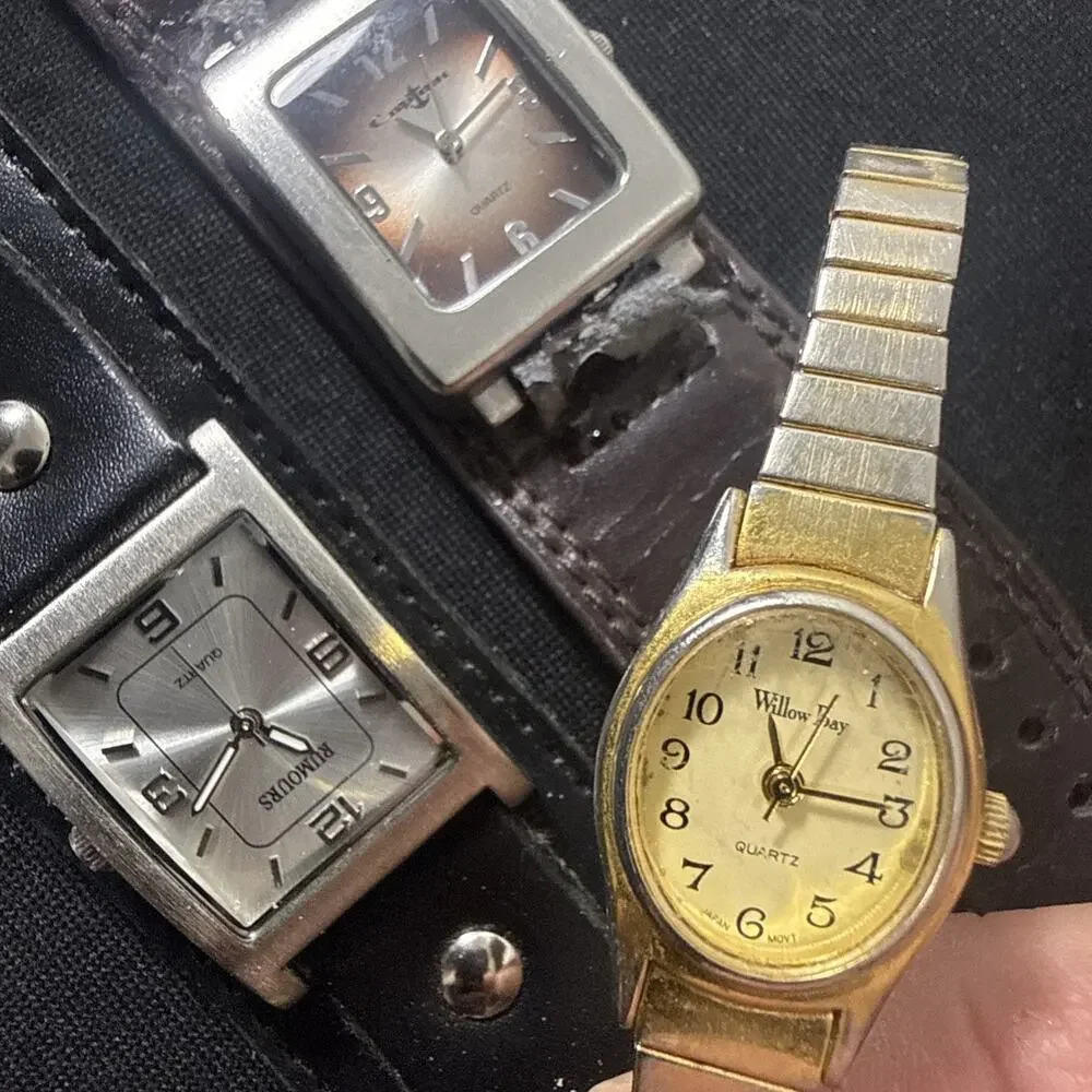 (A10) Bulk Lot 25 Watches Vintage And Modern New Batteries Fossil/Relic/Timex